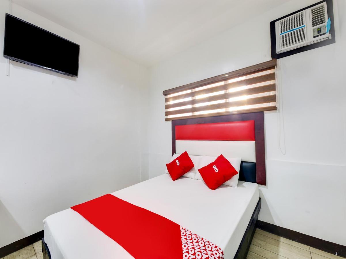 Oyo 895 Golden Majestic Pension Inn Manille Extérieur photo